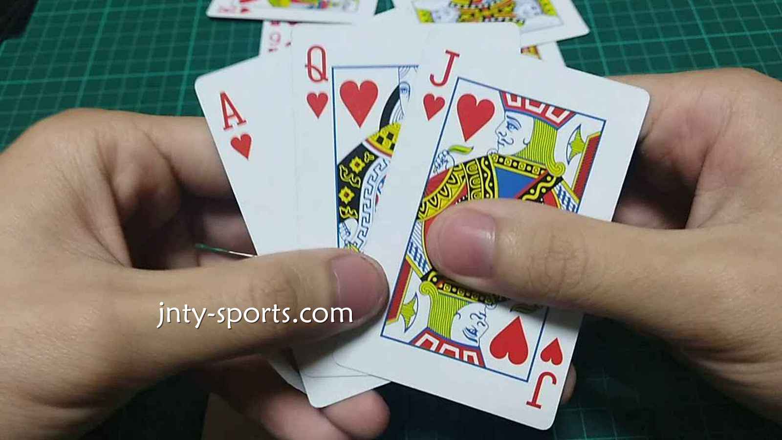 在沙巴体育快速玩起棋牌游戏《越南扑克》经典比大小